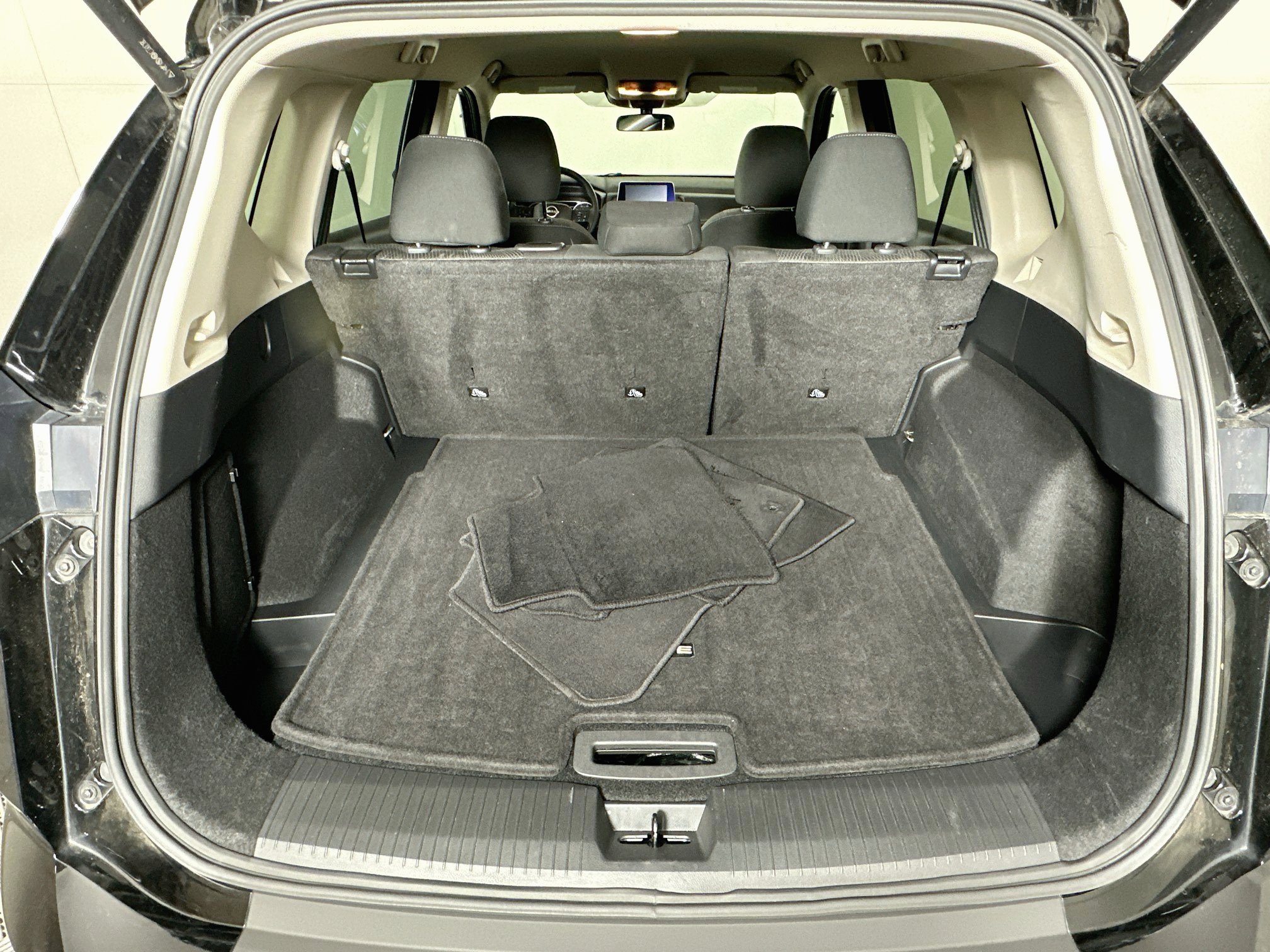 Used 2025 Nissan Rogue SV FWD image 27