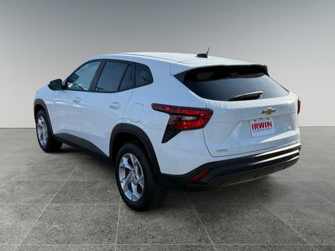 New 2026 Chevrolet Trax LS w/ LS Convenience Package FWD image 3