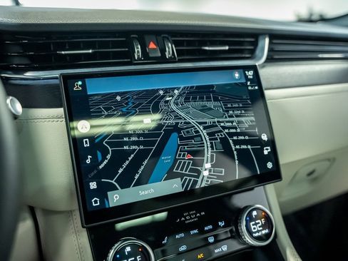 Used 2025 Jaguar F-PACE R-Dynamic S image 48