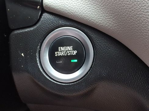Used 2021 Chevrolet Equinox LS w/ LS Convenience Package FWD image 24