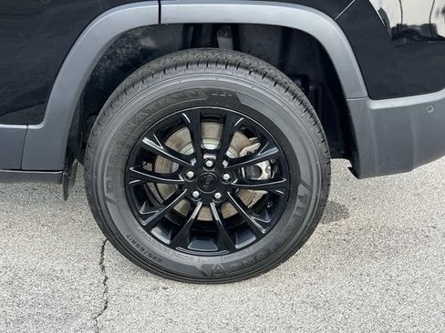 Used 2023 Jeep Cherokee Altitude Lux AWD/4WD image 15