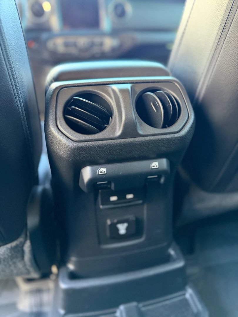 Used 2023 Jeep Wrangler Unlimited Sahara w/ Cold Weather Group AWD/4WD image 17