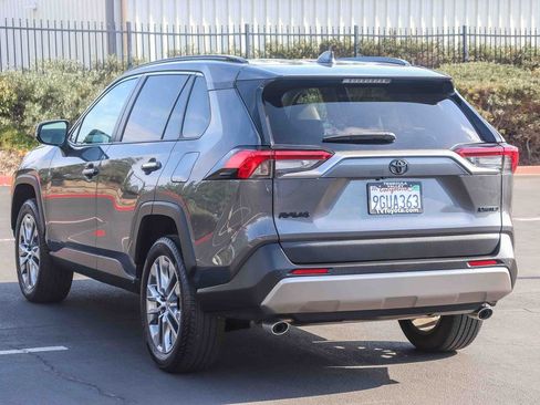 Used 2023 Toyota RAV4 Limited FWD image 5