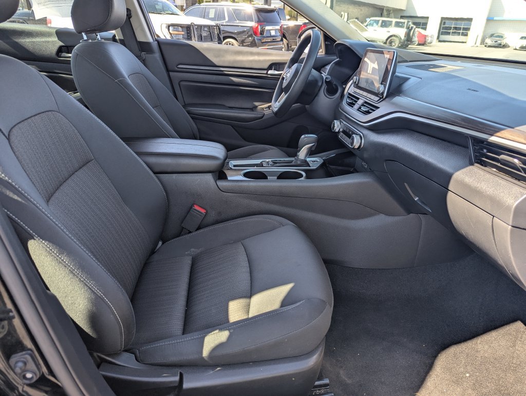 Used 2024 Nissan Altima 2.5 SV FWD image 32