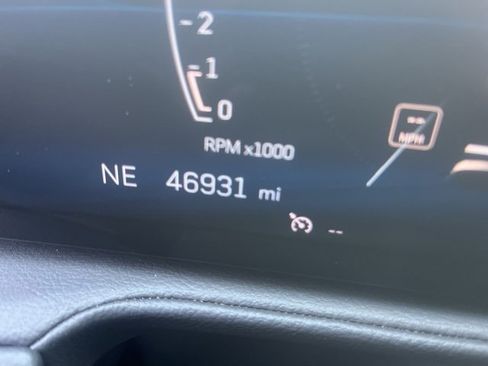 Used 2024 Cadillac XT4 Premium Luxury image 9