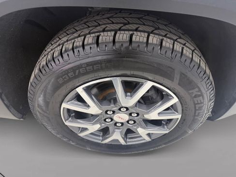 Used 2023 GMC Acadia SLT image 8