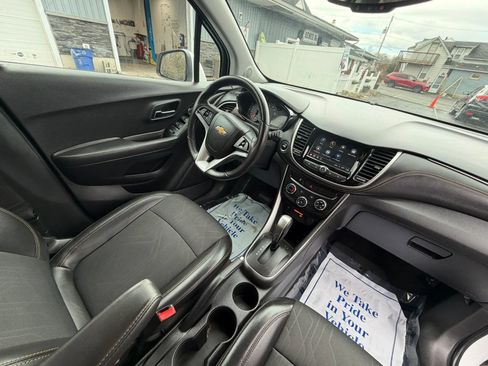 Used 2018 Chevrolet Trax LT w/ LT Convenience Package AWD/4WD image 19