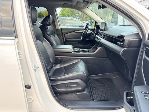Used 2025 Honda Pilot Elite image 9
