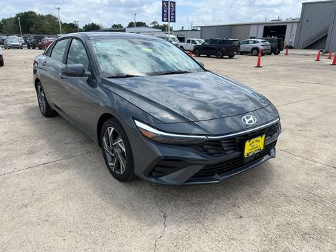 New 2026 Hyundai Elantra Limited FWD image 1