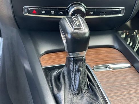 Used 2020 Volvo S60 T5 Momentum w/ Premium Package image 17