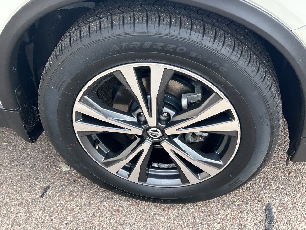 Used 2017 Nissan Rogue SL w/ SL Premium Package FWD image 6