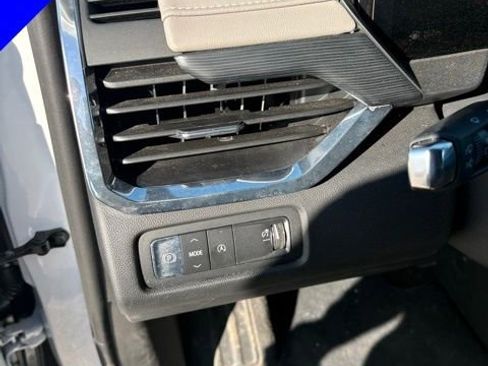 Used 2026 GMC Acadia Elevation w/ Elevation Premium Package FWD image 11