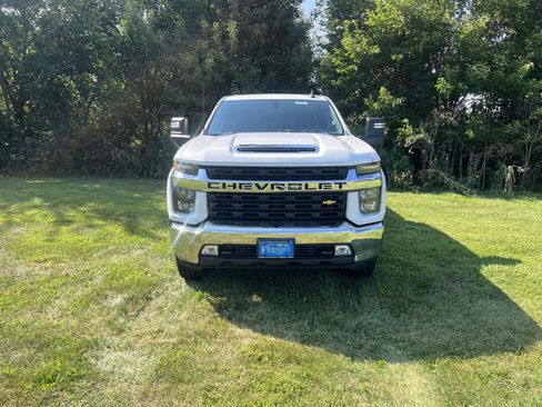 Used 2022 Chevrolet Silverado 2500 LT w/ Convenience Package AWD/4WD image 2