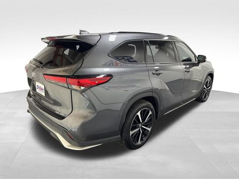Used 2022 Toyota Highlander XSE AWD/4WD image 4