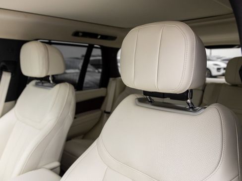 Used 2025 Land Rover Range Rover SE image 20