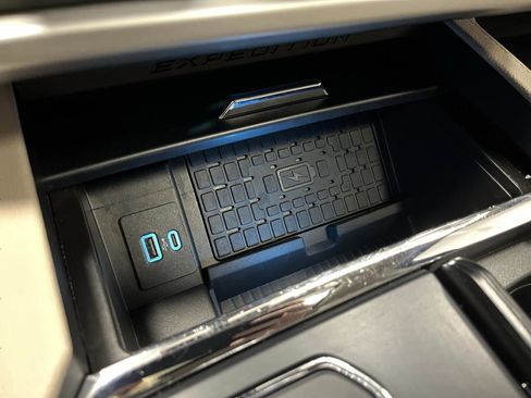 Used 2024 Ford Expedition XLT image 26