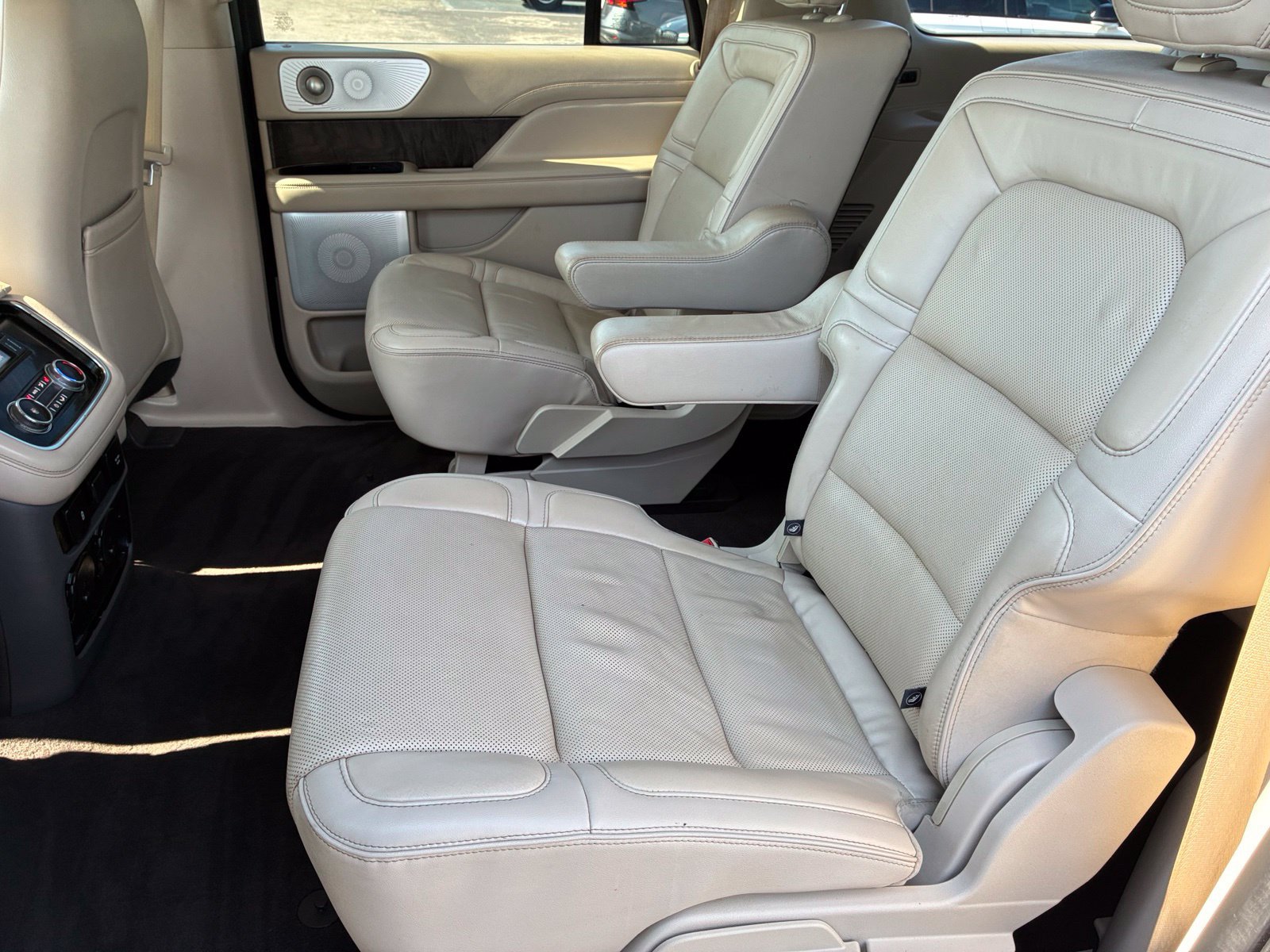 Used 2019 Lincoln Navigator L Reserve w/ Cargo Package AWD/4WD image 15
