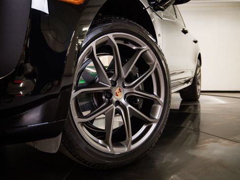 Certified 2026 Porsche Macan GTS AWD/4WD image 12