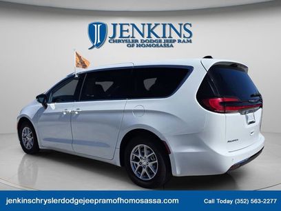 Used 2024 Chrysler Pacifica Touring-L