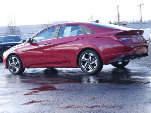 Used 2023 Hyundai Elantra Limited image 4