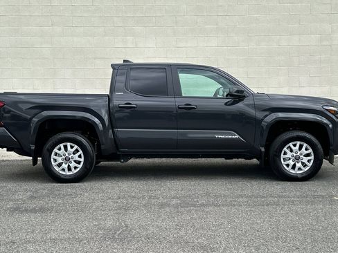 Used 2025 Toyota Tacoma SR5 AWD/4WD image 3