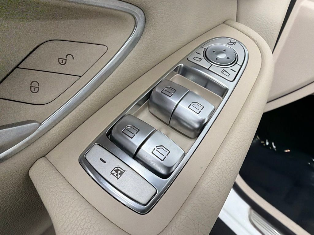 Used 2022 Mercedes-Benz GLC 300 w/ Premium Package Lite image 21