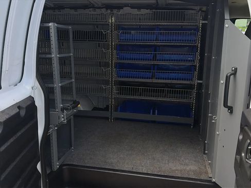 Used 2021 Chevrolet Express 2500 RWD image 8