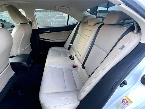 Used 2018 Lexus IS 300 AWD image 18