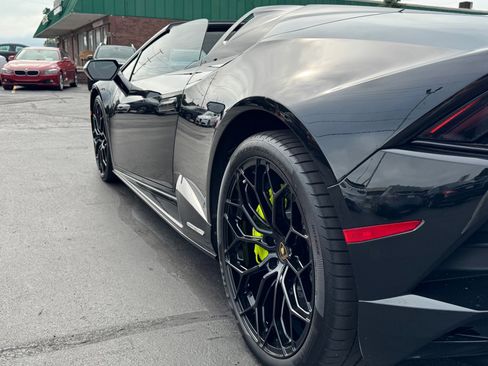 Used 2020 Lamborghini Huracan EVO image 31