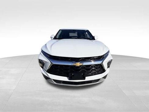 Used 2025 Chevrolet Blazer LT image 3