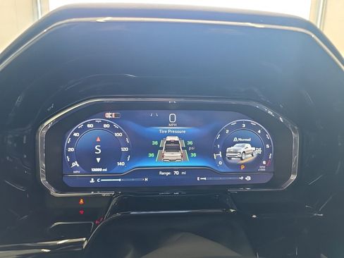 Used 2025 Chevrolet Silverado 1500 LT image 37