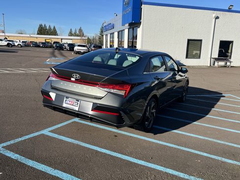 New 2026 Hyundai Elantra Limited FWD image 5