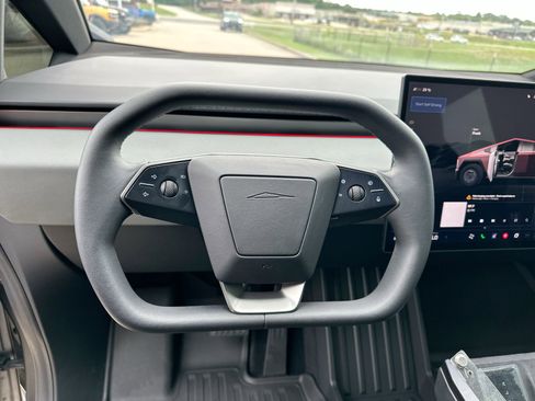 Used 2025 Tesla Cybertruck 2WD Crew Cab image 14