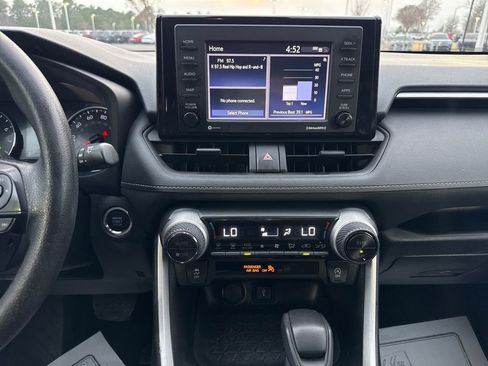 Used 2022 Toyota RAV4 XLE image 17