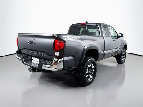 Used 2019 Toyota Tacoma TRD Off-Road AWD/4WD image 4