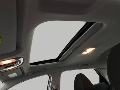 Certified 2025 Hyundai Elantra SEL image 32