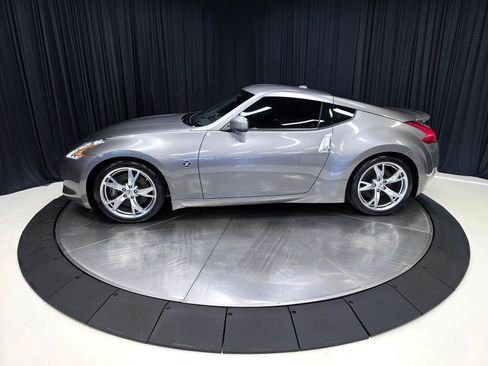 Used 2009 Nissan 370Z Touring w/ Sport Pkg RWD image 11