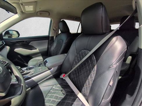 Used 2023 Toyota Highlander L FWD image 14