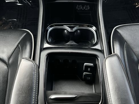 Used 2024 Chrysler Pacifica Limited w/ S Appearance Package image 19