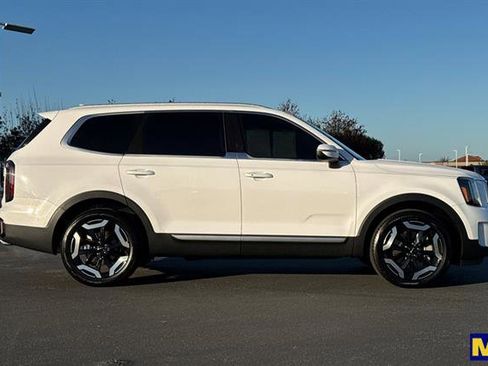 Used 2025 Kia Telluride EX image 3