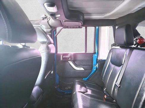 Used 2016 Jeep Wrangler Unlimited Rubicon image 11