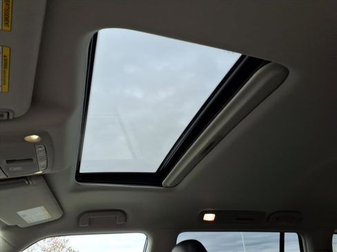 Certified 2024 Nissan Armada SL w/ Captain's Chairs Package image 6