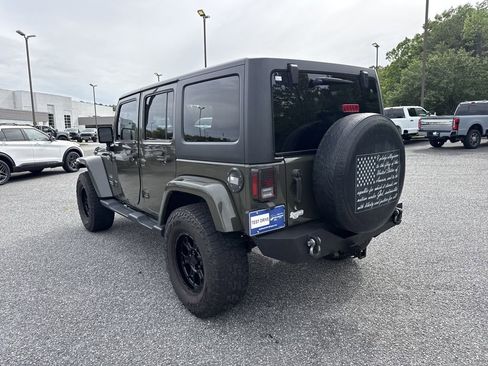 Used 2016 Jeep Wrangler Unlimited Sahara w/ Dual Top Group AWD/4WD image 5