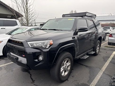 Used 2022 Toyota 4Runner SR5 Premium image 4