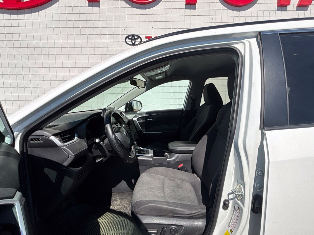 Used 2021 Toyota RAV4 XLE FWD image 3
