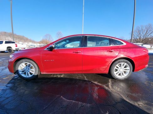 Used 2018 Chevrolet Malibu LT image 2