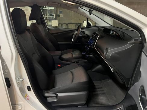 Certified 2022 Toyota Prius LE FWD image 19
