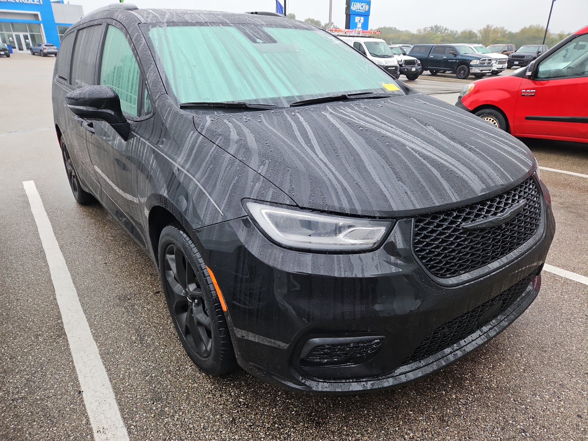 Used 2023 Chrysler Pacifica Limited w/ S Appearance Package AWD/4WD image 3