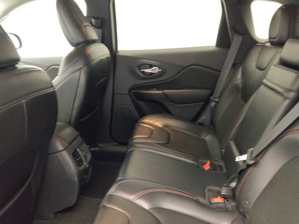 Used 2019 Jeep Cherokee Trailhawk w/ Comfort/Convenience Group AWD/4WD image 18