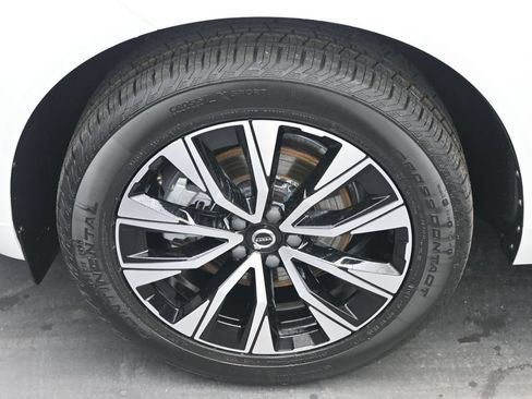 Certified 2023 Volvo XC60 B5 Plus w/ Climate Package FWD image 4